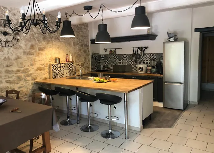 Maison De Village En Duo Avec 150M2 Au Rdc Et La Suite Parentale Ou En Famille Avec 4 Chambres 250M2 Interieur